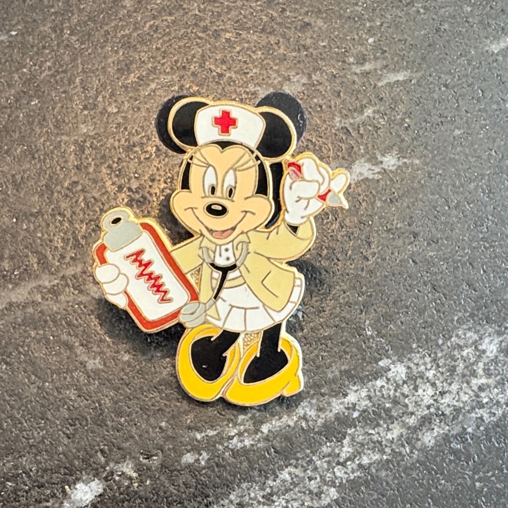 Disney Minnie Mouse Nurse Collectors 2003 Enamel Pin